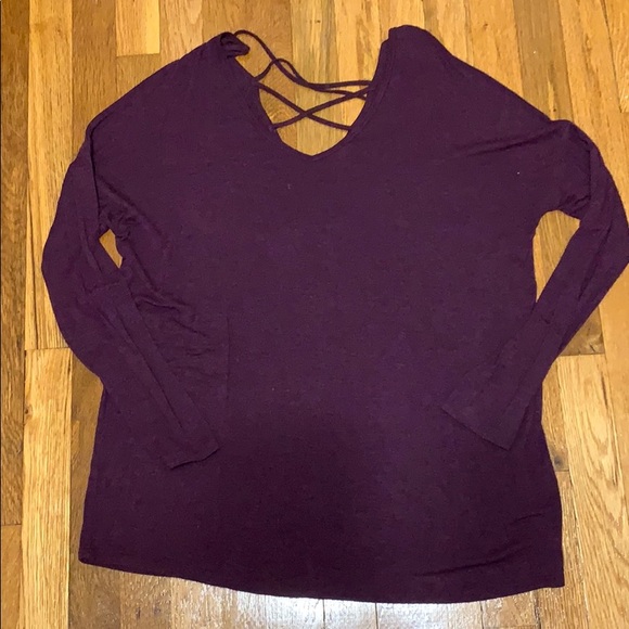 💛(3 for $20) Garage wine colored open back shirt - Picture 3 of 4